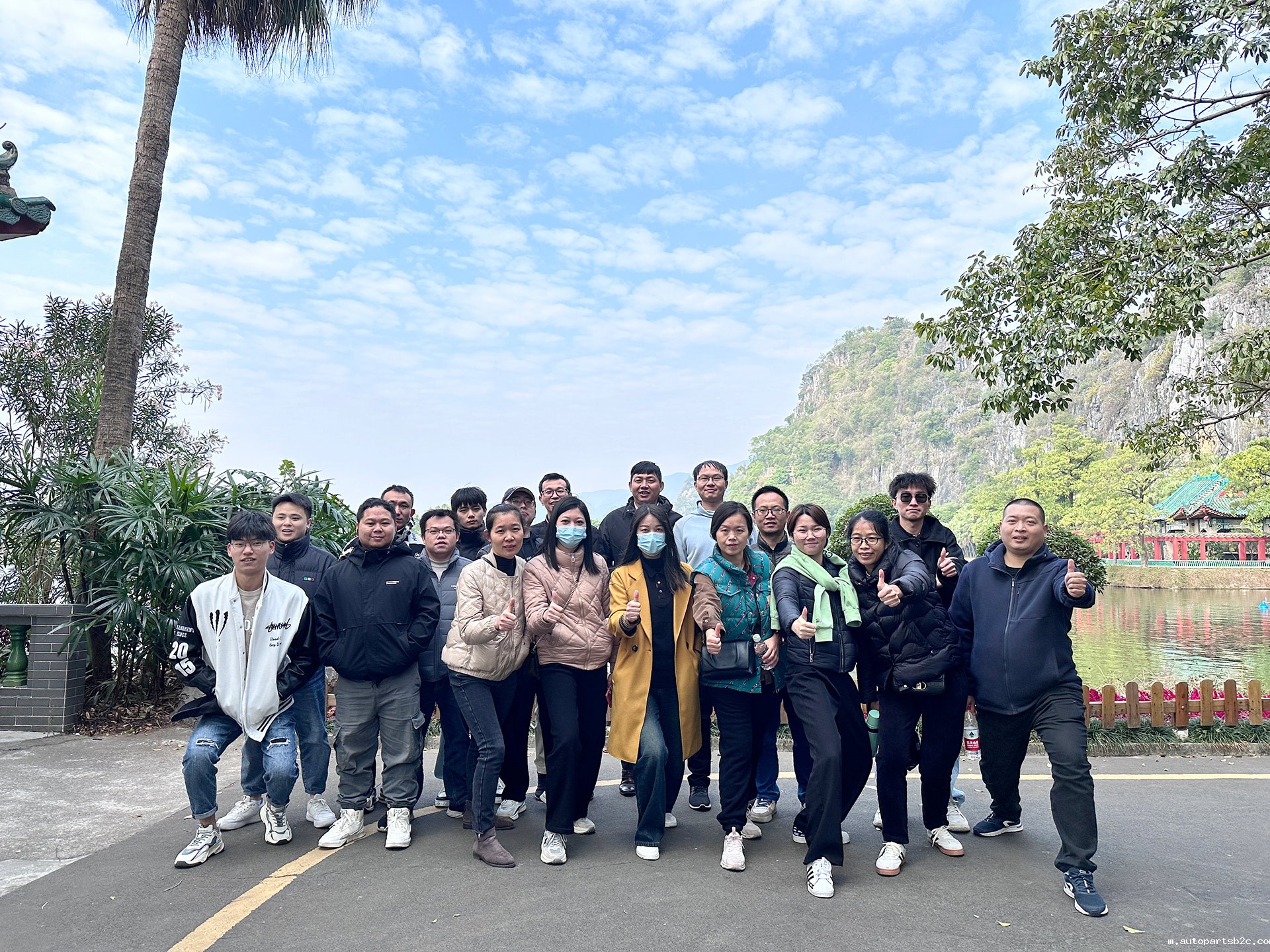 【团建日记 | 百度雷竞技计算机肇庆七星岩团建活动】(图1) 【团建日记 | 百度雷竞技计算机肇庆七星岩团建活动】(图1)