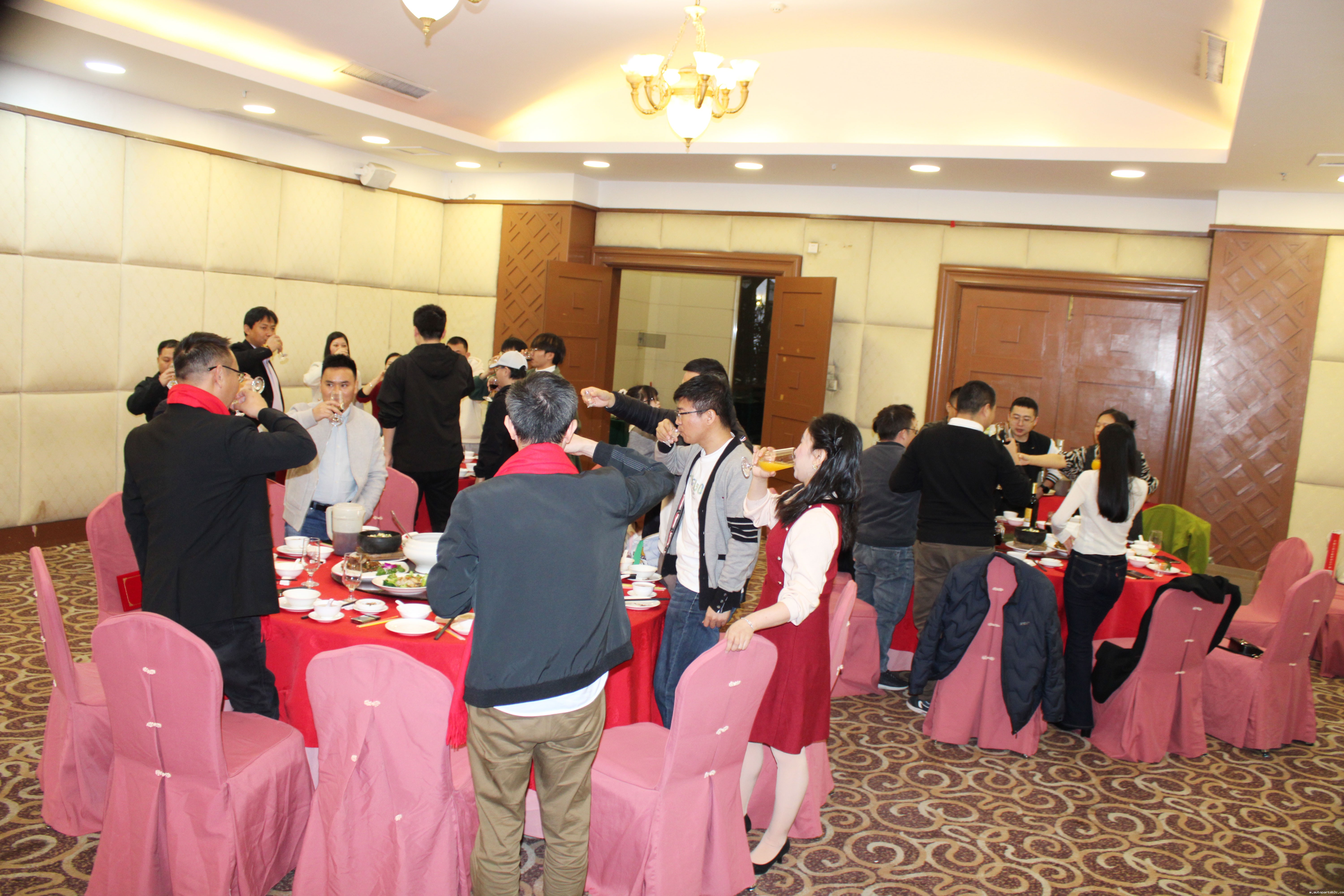 【感恩奋进 不负韶华】2024百度雷竞技计算机年度表彰大会盛宴(图8) 【感恩奋进 不负韶华】2024百度雷竞技计算机年度表彰大会盛宴(图8)