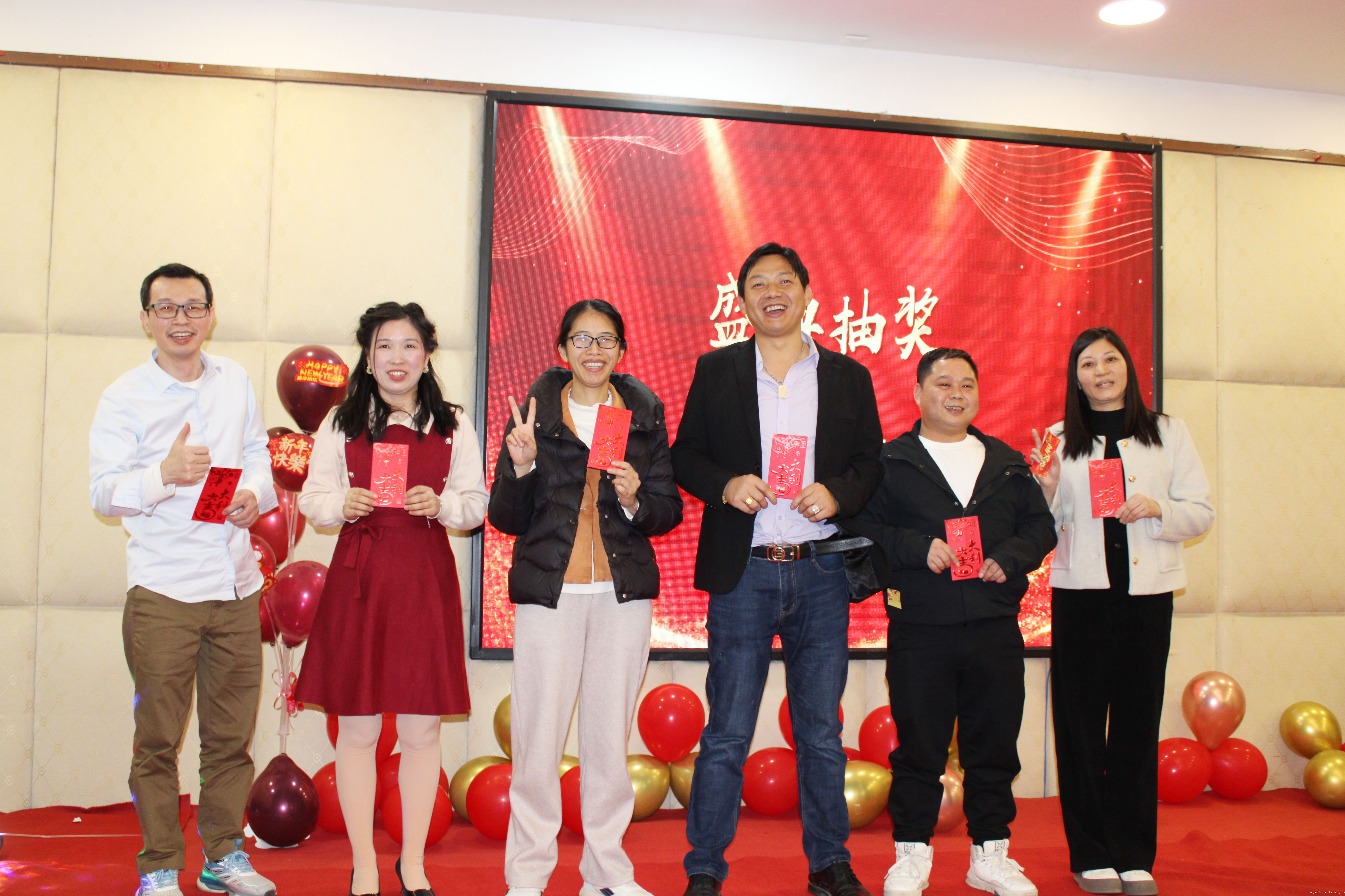 【感恩奋进 不负韶华】2024百度雷竞技计算机年度表彰大会盛宴(图14) 【感恩奋进 不负韶华】2024百度雷竞技计算机年度表彰大会盛宴(图14)