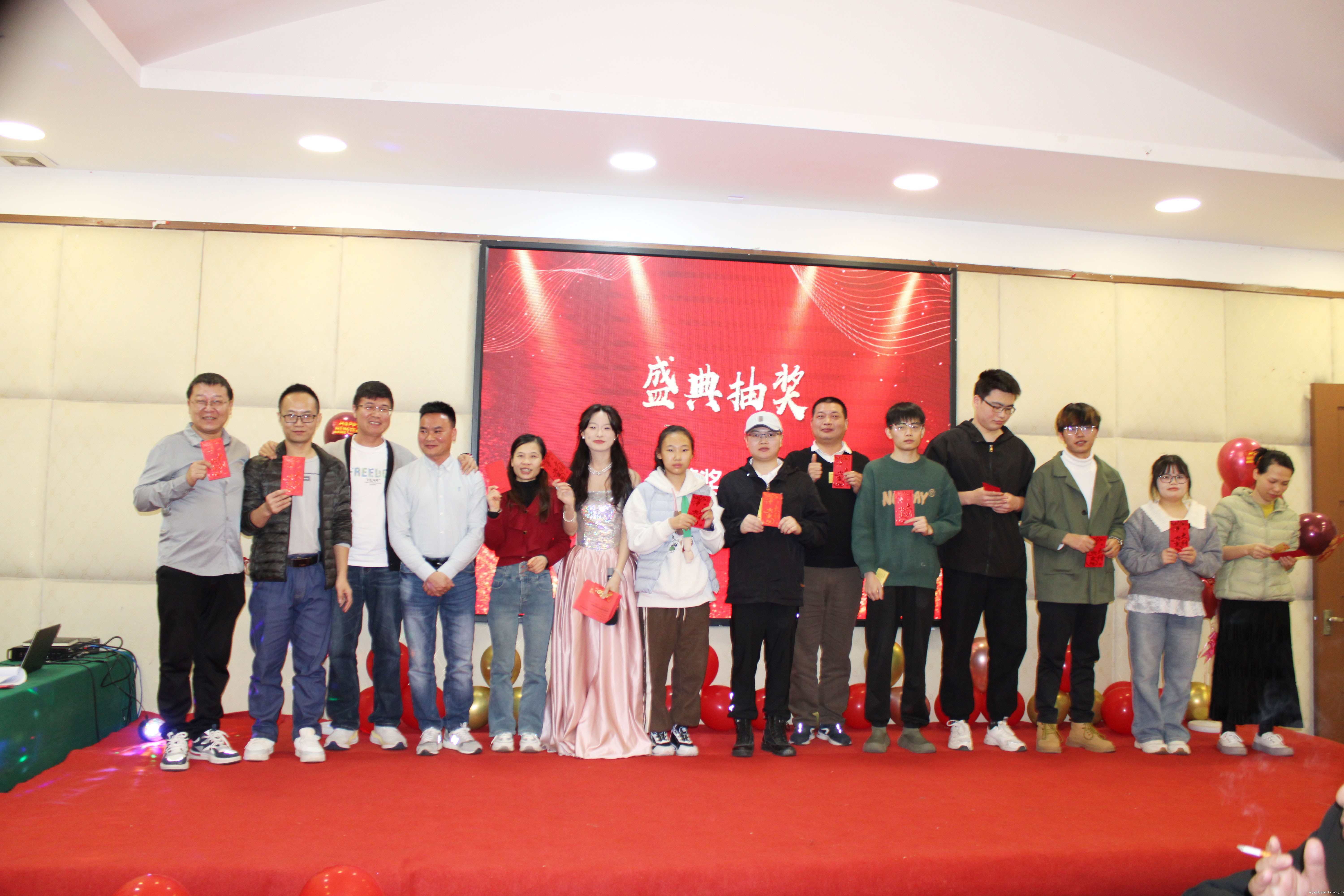 【感恩奋进 不负韶华】2024百度雷竞技计算机年度表彰大会盛宴(图15) 【感恩奋进 不负韶华】2024百度雷竞技计算机年度表彰大会盛宴(图15)