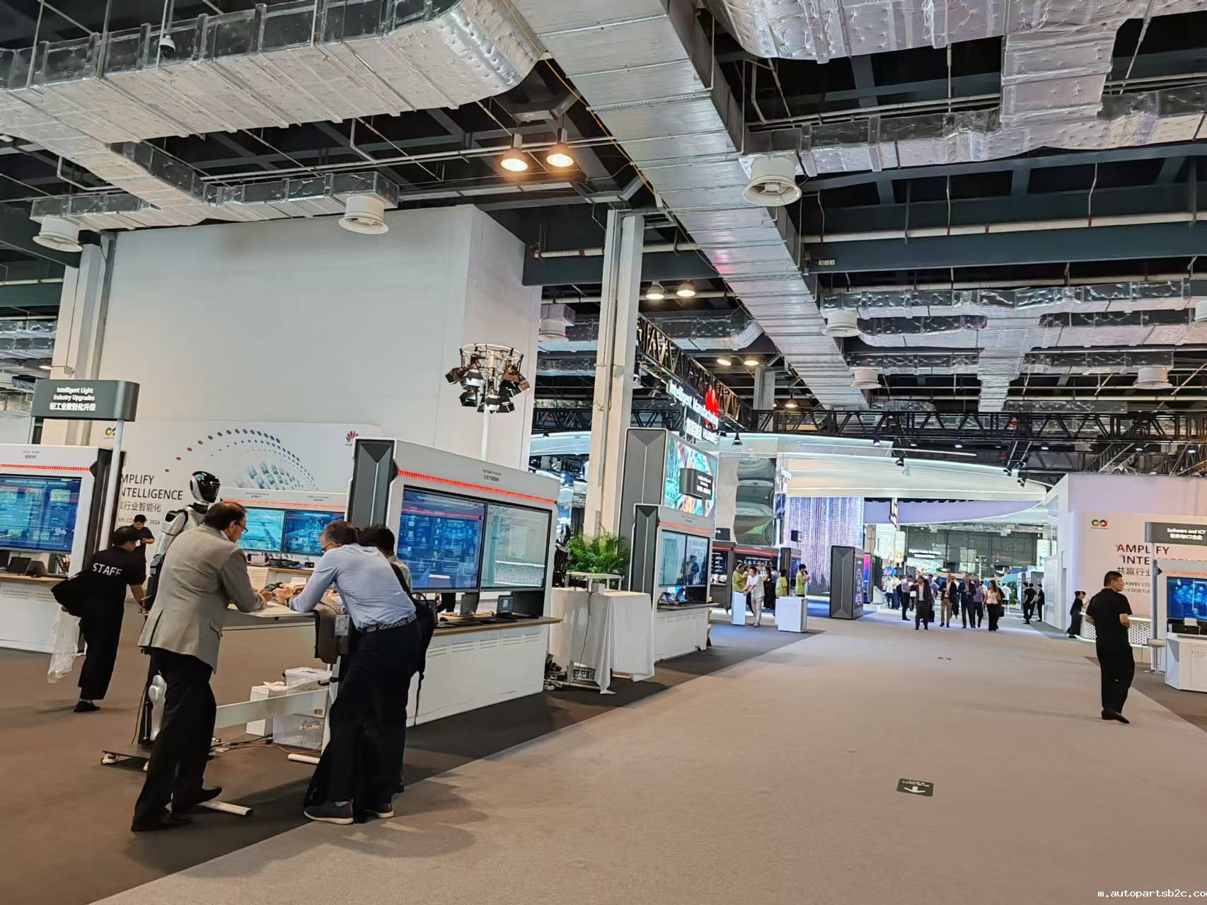 【共赢行业智能化】百度雷竞技计算机携手鲲鹏模组金融工控机，受邀参加华为全联接大会2024！(图6)