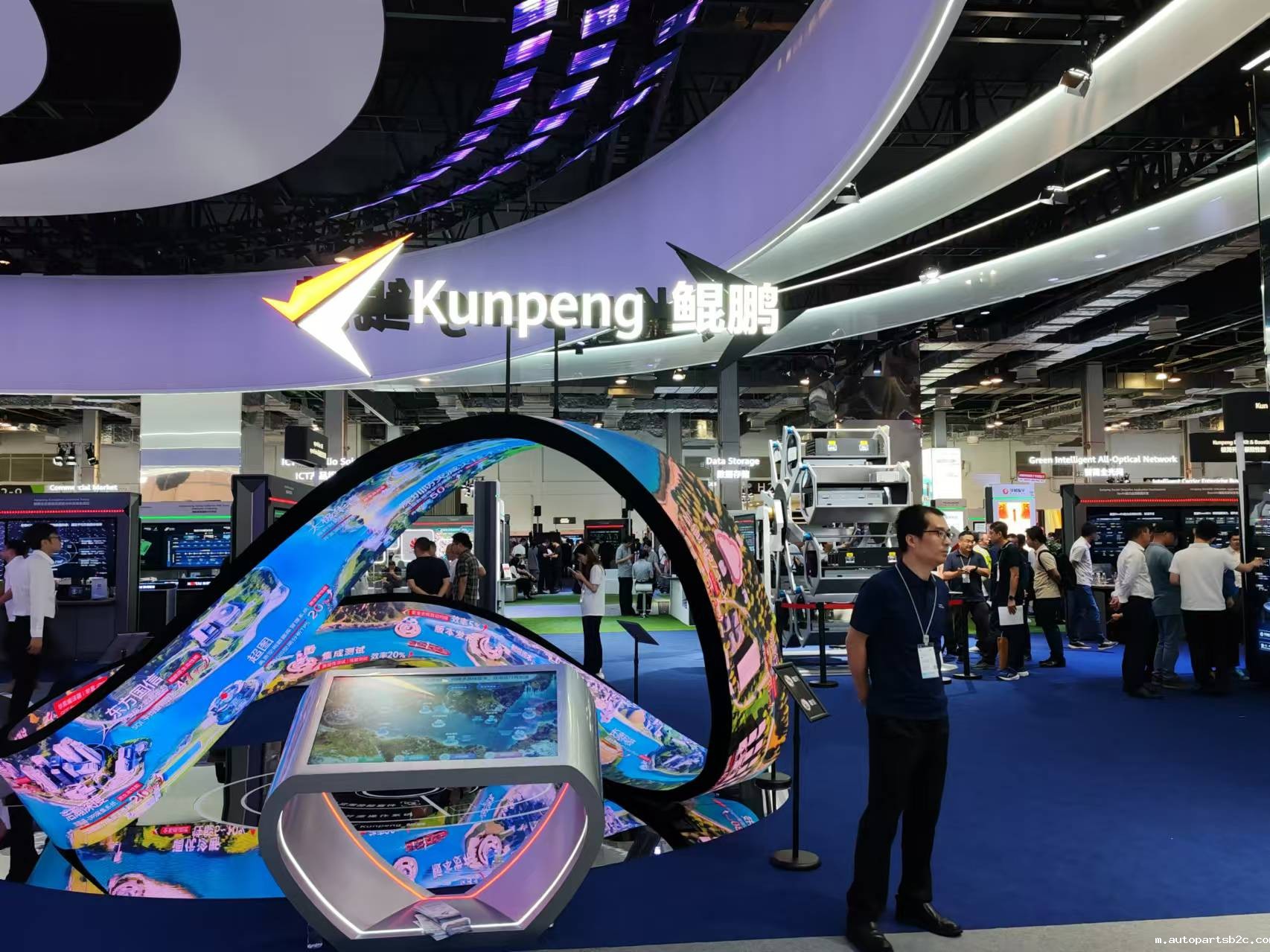 【共赢行业智能化】百度雷竞技计算机携手鲲鹏模组金融工控机，受邀参加华为全联接大会2024！(图9)